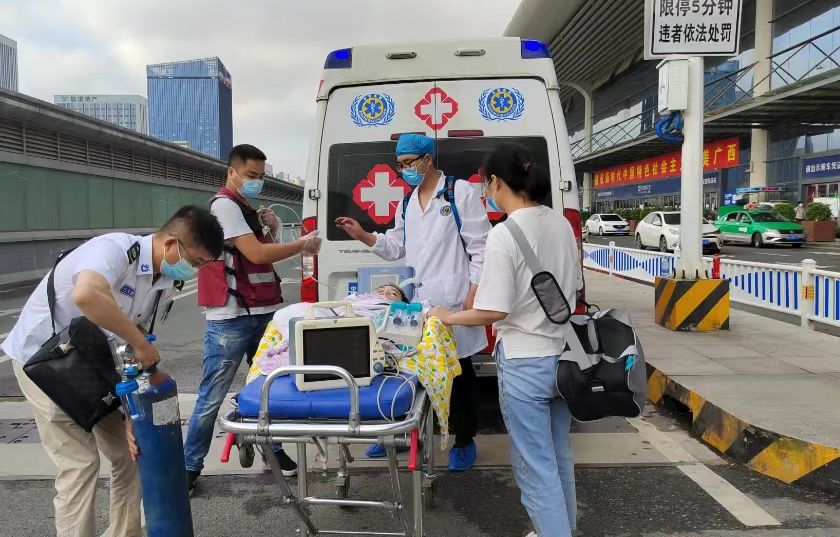 泸定县救护车出租公司